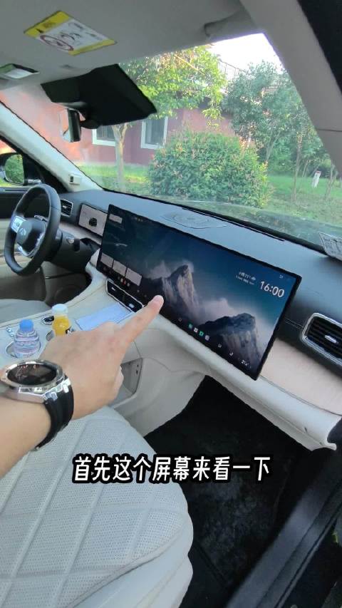 被坊间称为“芜湖迈巴赫”的奇瑞风云T11，这是把影院搬进了车内？