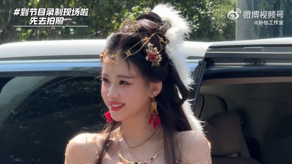 孙怡录制《王牌对王牌》花絮曝光，签名照引粉丝期待