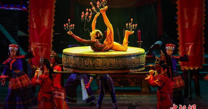 民族杂技剧《追随》在贵州遵义首演