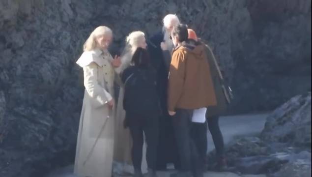 剧版哈利波特片场视频曝光，邓布利多拜访尼克勒梅夫妇