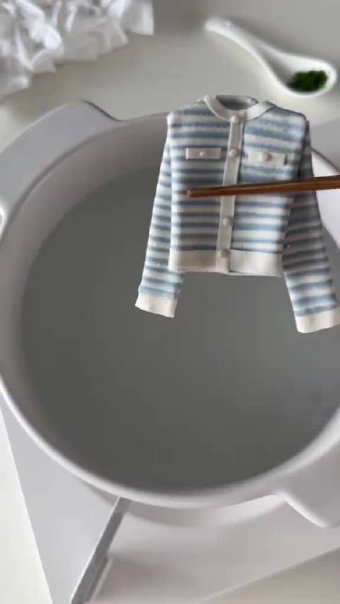 我以为你在洗芭比的衣服，没想到是用面粉做的