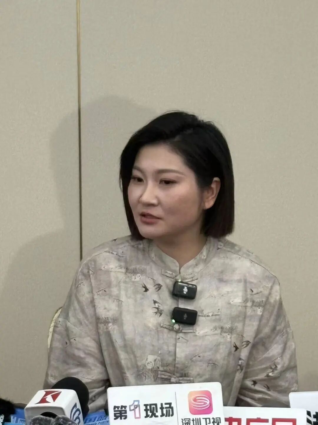 ▲9月25日，在离婚案开庭前一天，王暖暖接受采访。新京报记者 李照 摄