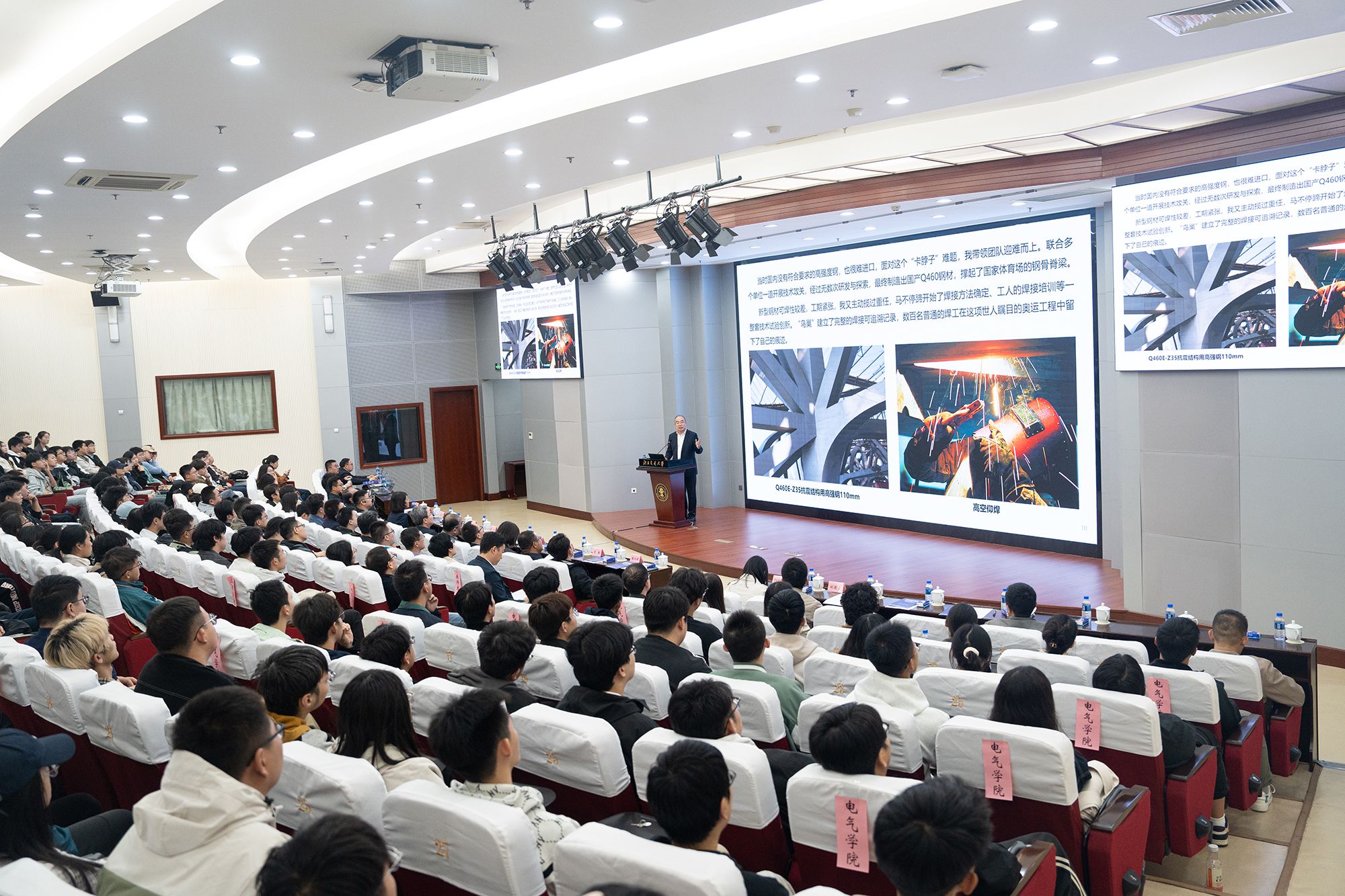 10月11日，首都一線科技人才走進北京交通大學分享攻堅克難的奮鬥故事。 北京交通大學供圖