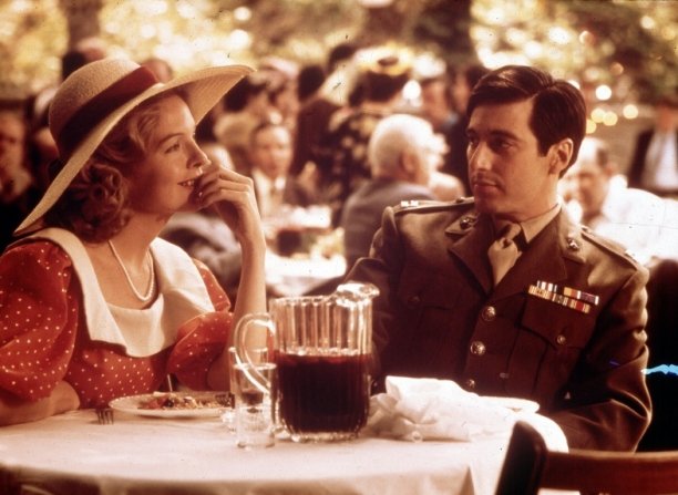 黛安·基頓與艾爾·帕西諾在《教父》中。