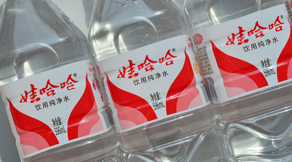 宗馥莉请辞这个月，娃哈哈经历了什么？有员工感叹：“一年时间，老宗总堆砌的这座塔又变成了沙”