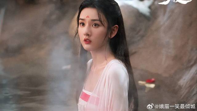 宣夜被月虫咬伤，他是黑豹妖吗？