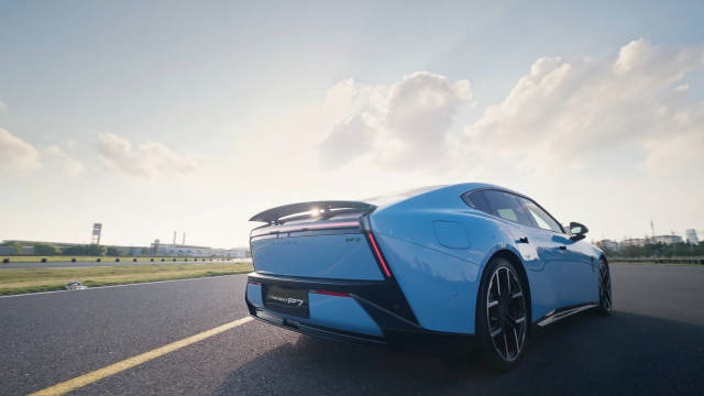 小鹏P7麋鹿测试最高车速超90km/h