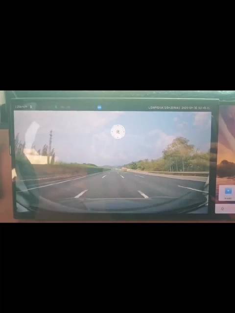 魏牌蓝山遇大货车横路全车道,白车全速避让显人驾优势