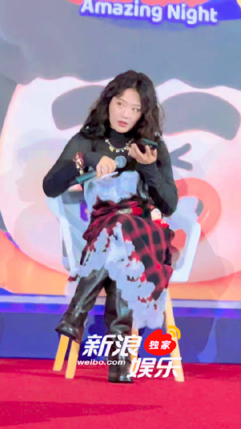 马思纯连线王安宇谈掉毛，王安宇迷糊回应宿醉引全场大笑