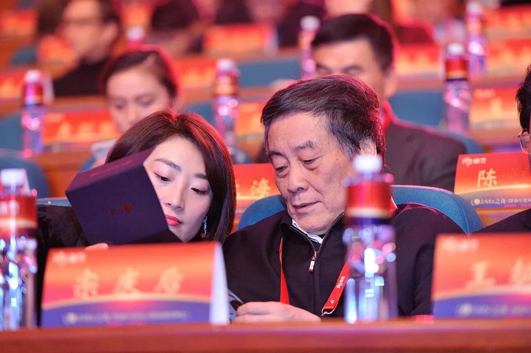 四个关键问题，拆解宗馥莉二次请辞