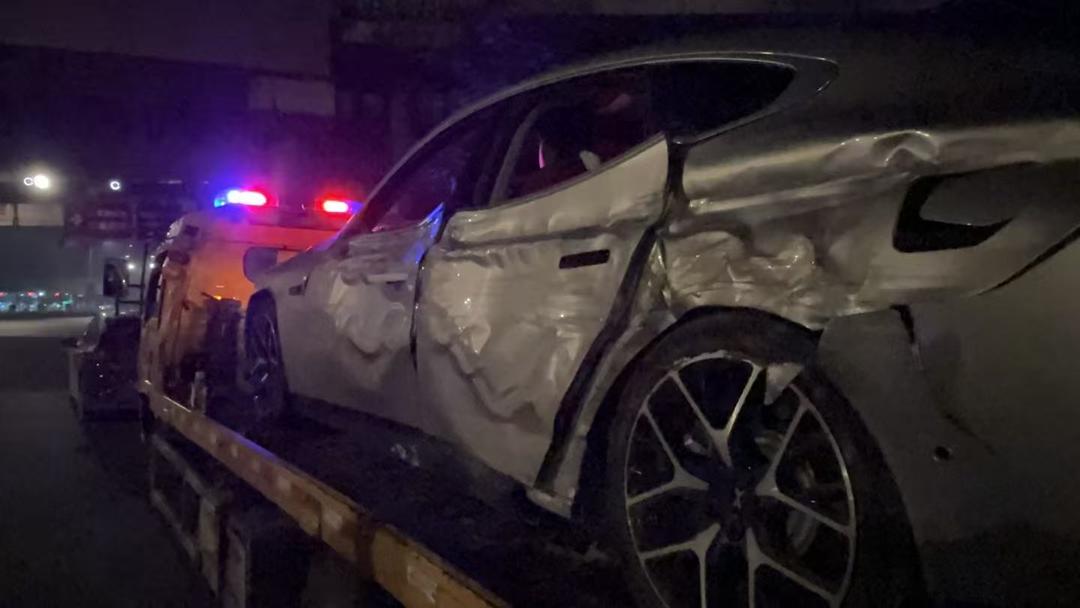 东烽财经|小鹏P7i高速辅助驾驶遇事故AEB未响应！客服回应