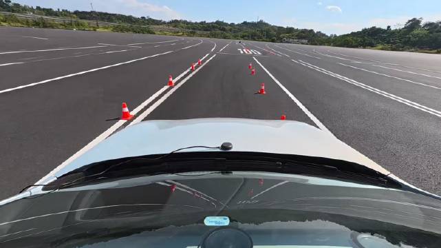 麋鹿测试展现磁流变悬架10ms响应，二十万级轿车实现人车合一