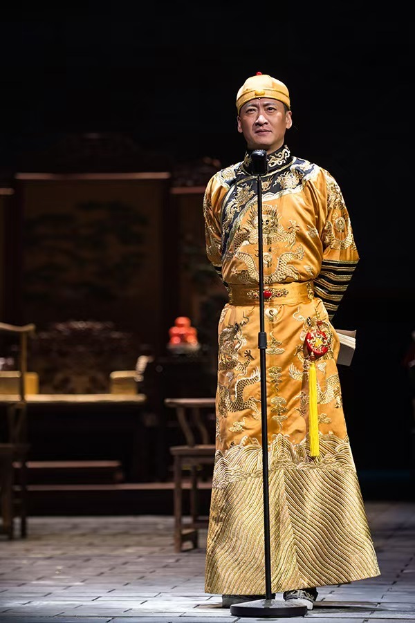 周杰在话剧《北京法源寺》中扮演光绪