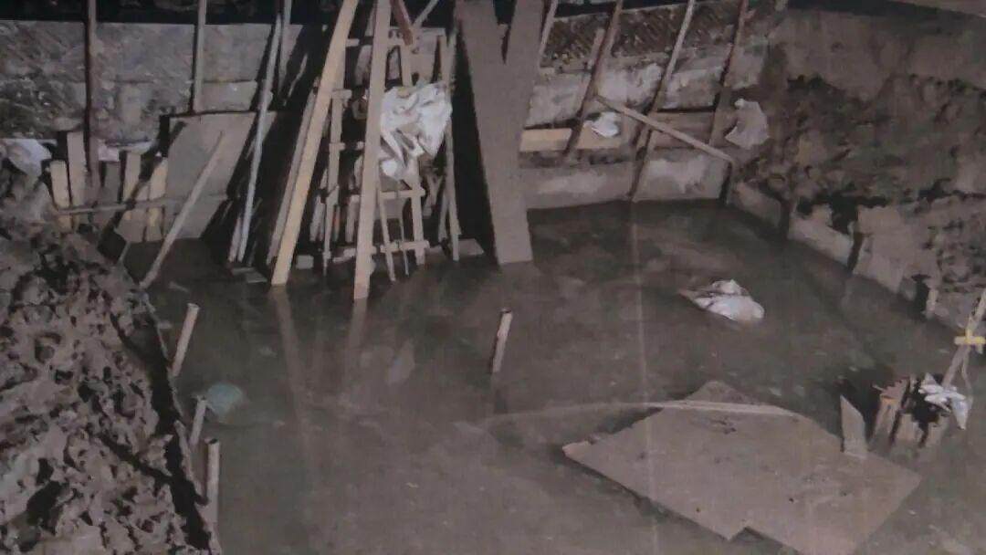业主私挖300平地下室致32户开裂,住户:家中墙体现八字形裂缝|物业|霍山县|安徽省|六安市|房屋_新浪新闻
