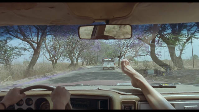 阿方索·卡隆执导《你妈妈也一样》展现墨西哥青春欲望与时代迷茫