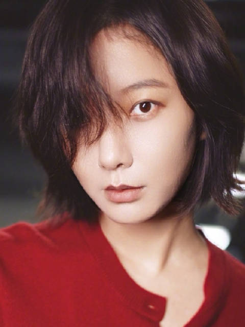 王珞丹41岁滑板近照