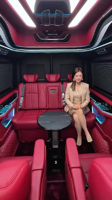 奔驰商务车内饰豪华引关注