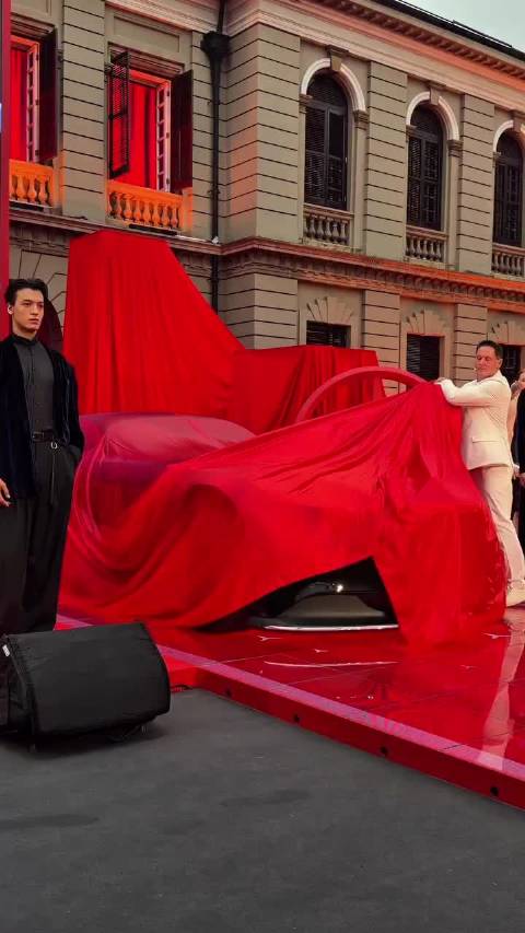 奔驰Vision Iconic概念车亮相引热议