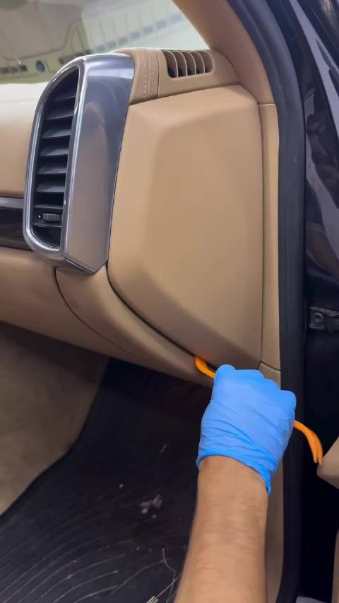 我以为要修理异响，结果来了个这 ，卡宴解锁后市场双联屏