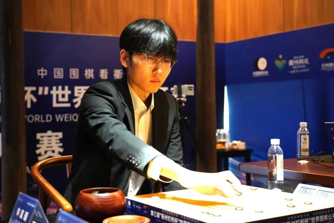 申真谞在决赛中 图片来源:中国围棋协会