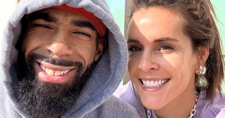 康利和娇妻近照，阿联同届选秀，38岁赚2.9亿，老婆颜值高身材好