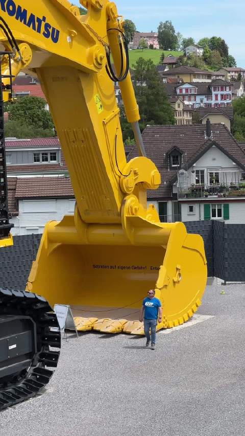 全球六大700吨级挖掘机亮相，单台价值超数十辆库里南