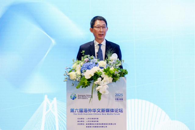 中国侨联党组成员、副主席高峰（谢明/摄）