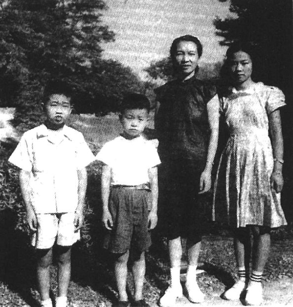 朱枫全家在复兴公园