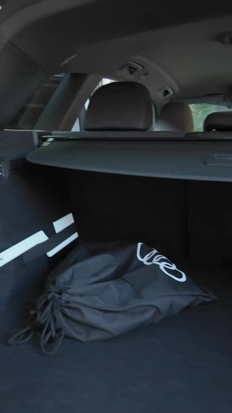 感受下全新奥迪Q5的后备箱和后排座椅 非常nice