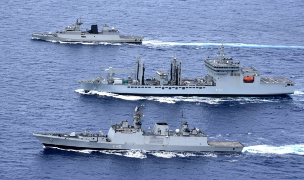 印度造船厂下水三艘军舰，包括反潜战舰