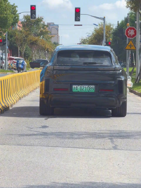 纯电卡宴测试车，竟然上了绿牌