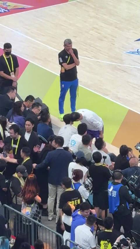 王俊凯范志毅好可爱的场内互动，梦回五哈了哈哈哈哈哈