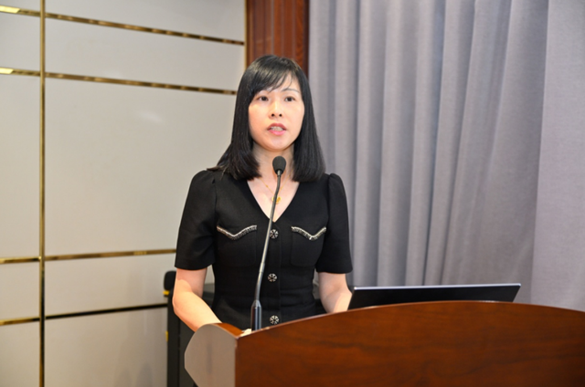 华厦眼科医院集团副总裁赖玮琼致辞