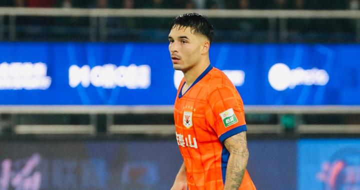 山东泰山逼平浙江，洛佩斯低级失误送分，黄政宇轰赛季首球