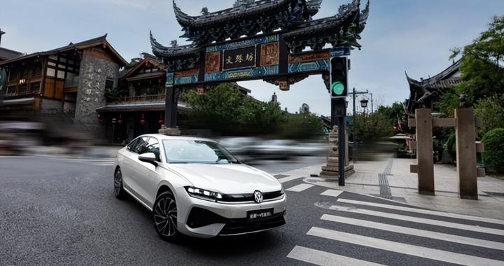 全新速腾L优雅设计，融合动感与流线美学