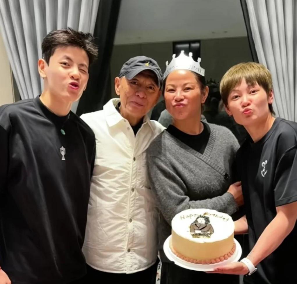 官方：杨力维、杨舒予父亲因病于16日凌晨去世，享年59岁