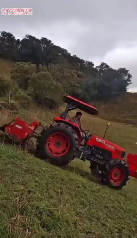 拖拉机漂移下山，在山上做农活突然hold不住这坡度了
