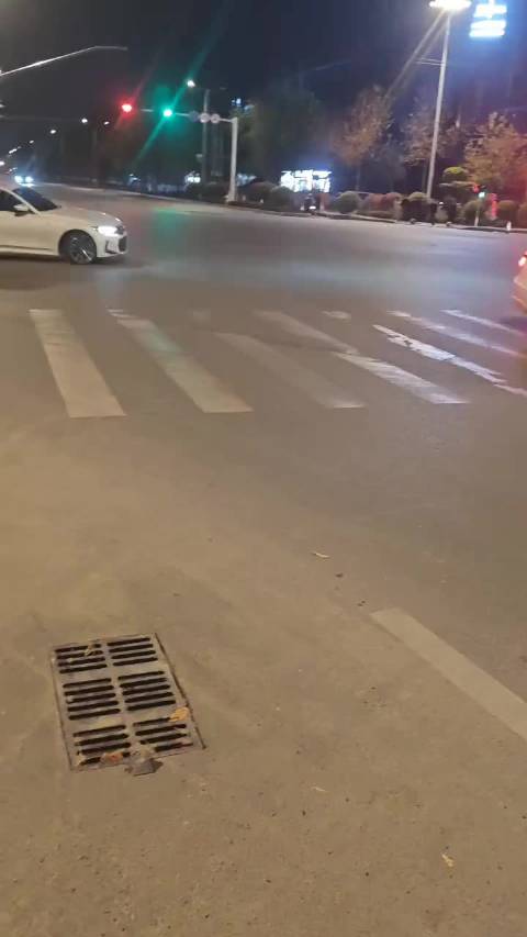 思域撞栏杆 宝马整漂移 新F这地方有说法