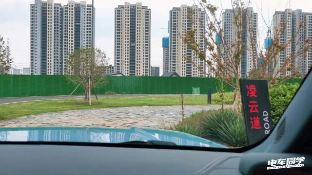 昨天分享了开着方程豹豹5在郑州赛车场体验初级越野道