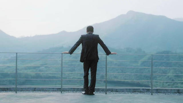 阮经天登费加罗男士十月刊封面，21日发布