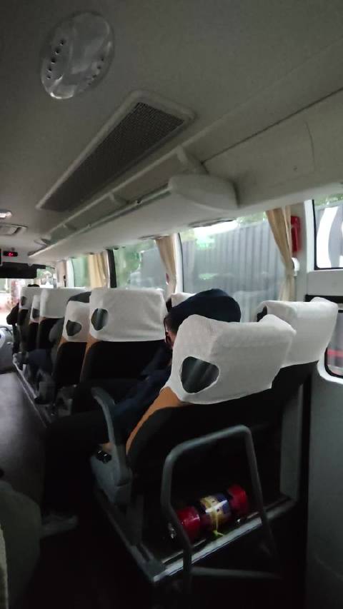 纯电动大巴安静如夜，早班机送机补觉神器