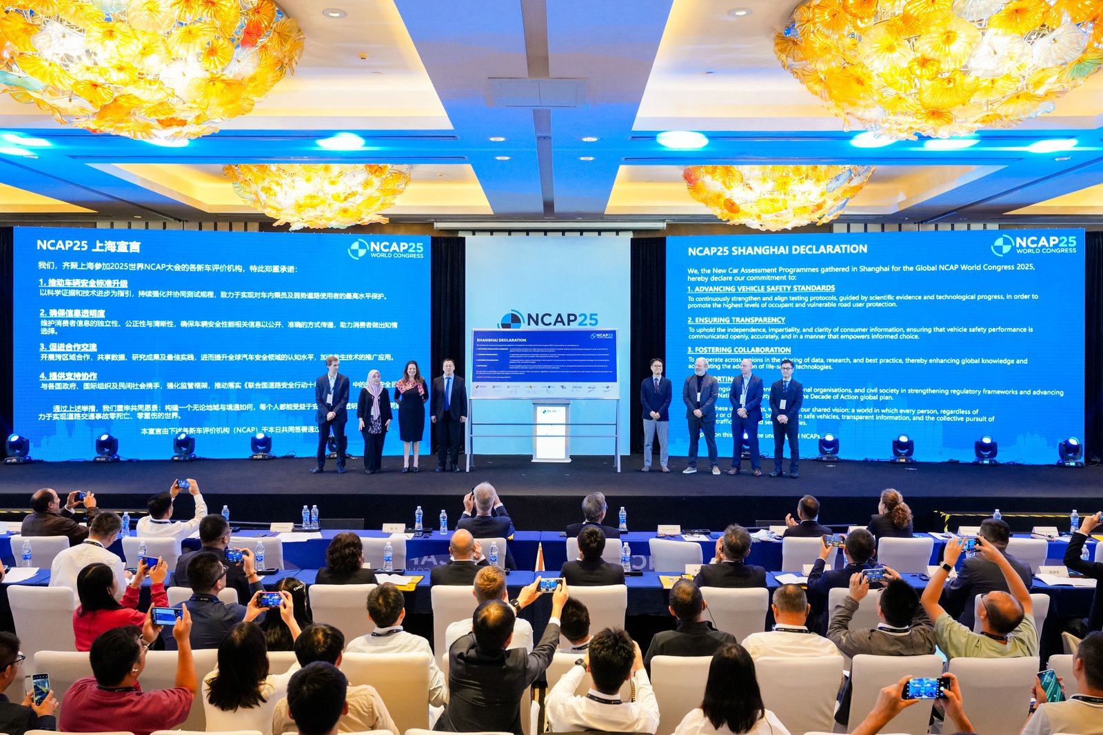 圆桌｜零重力座椅、全隐藏式门把手涌现，汽车安全标准如何跟上新技术