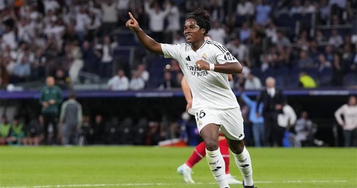 150天0出场！皇马9号坐穿板凳：沦为第4中锋 怒踢水瓶泄愤