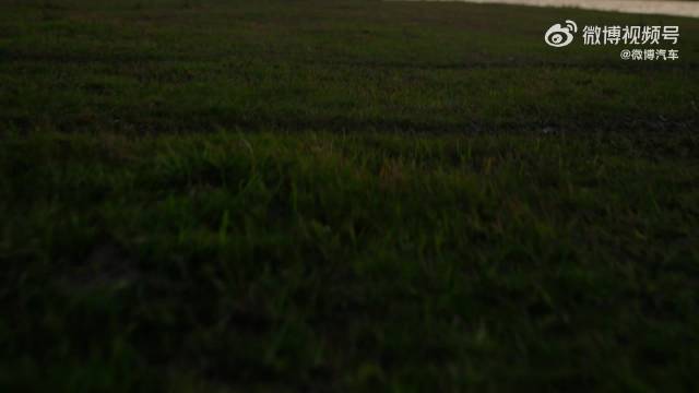 国产越野车22分钟横渡长江，航速7km/h穿越1480米江面