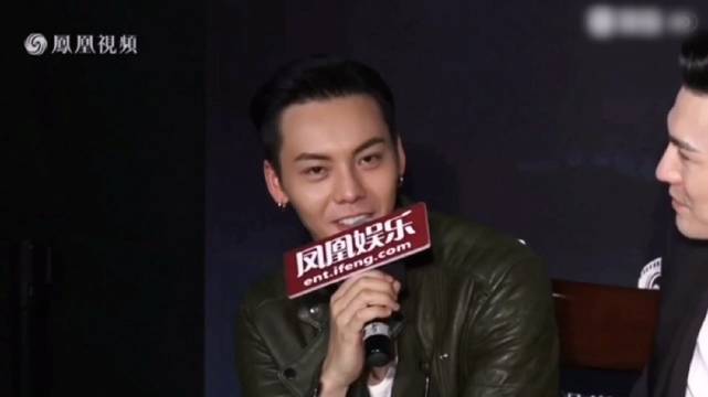 这次剧宣应该很晚了吧，看着眼睛红红的好累