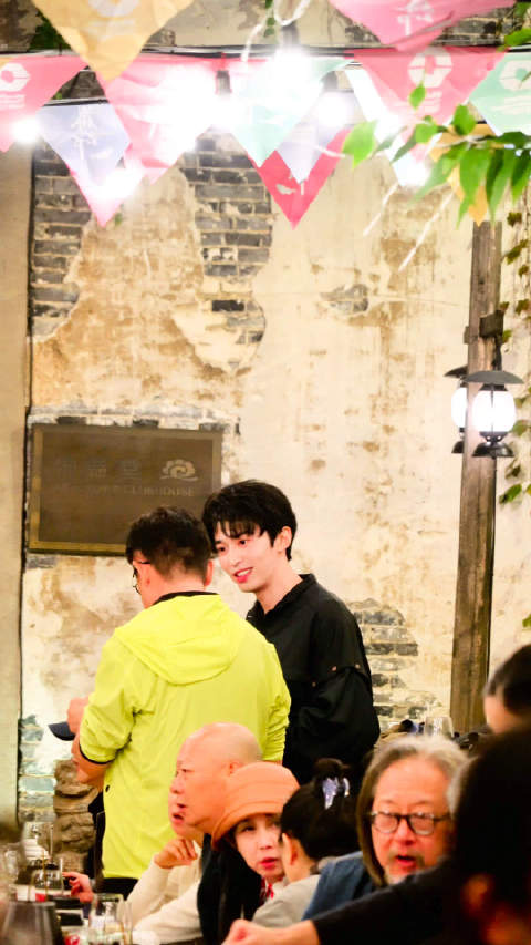 乌镇戏剧节长桌宴众星亮相，赵小童黎星郝蕾雷佳音等出席