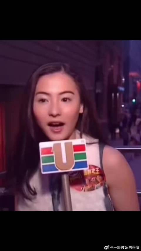 张柏芝片场护人星爷落泪回忆《喜剧之王》