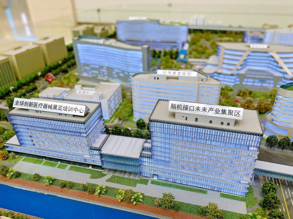 今年6月29日揭牌的上海脑机接口未来产业集聚区大楼（沙盘模型）。  澎湃新闻记者 俞凯 摄