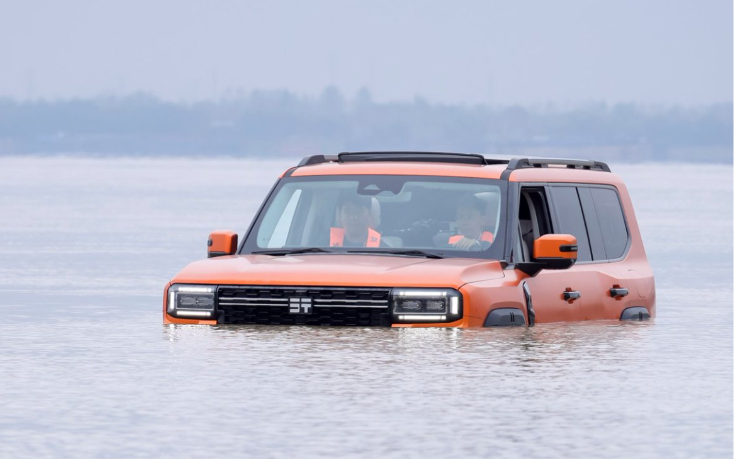 纵横G700上市32.99万元起，尹同跃称要实现豪华越野平权