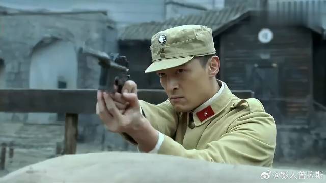 明台穿上军装正式开始训练 没想天赋异禀，持枪百发百中